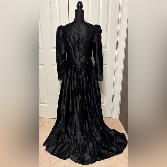 Giffniseti Sequin Gown - Picture 6 of 11